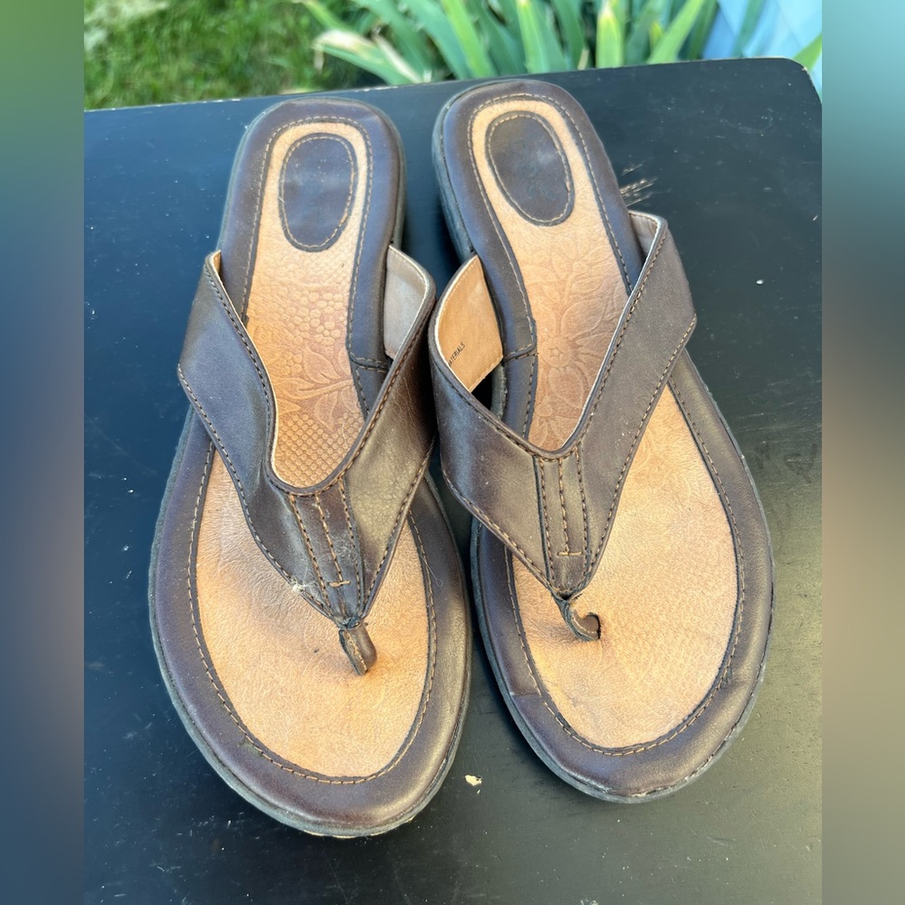Size 10 boc brand sandals flip flops women